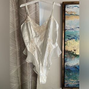 Victoria’s Secret One Piece Womens Size Large Lingerie Beige Satin Lace NWT